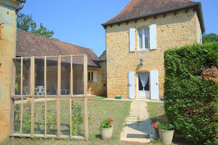 Gîte pour 4 personnes, avec terrasse et jardin