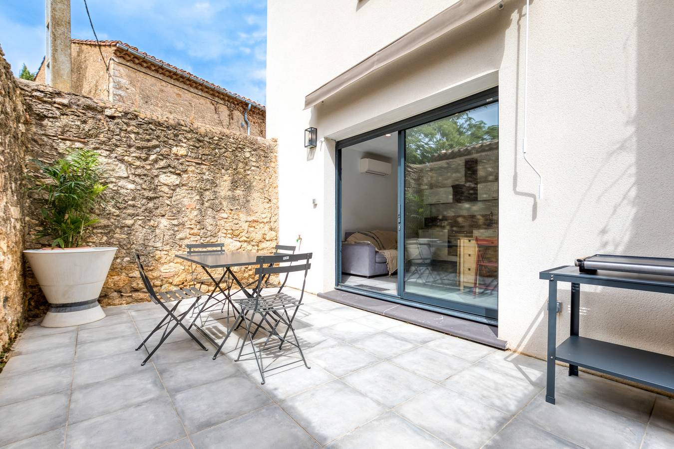 Appartement entier, Appartement 'Le Poulailler d'Alice' avec terrasse privée, Wi-Fi et climatisation in Saint-Geniès-de-Fontedit, Région de Béziers