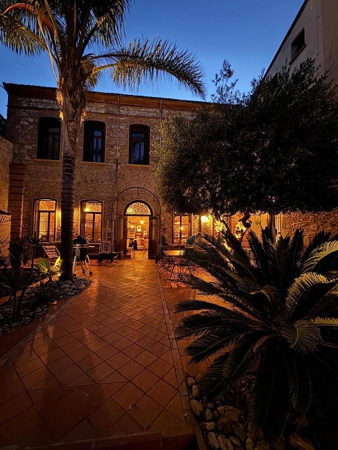 Maison d’hôte pour 2 personnes, avec Balcon et Terrasse ainsi que Jardin et Piscine