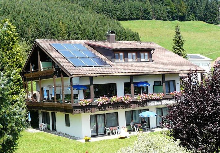 Ferienhaus, mit Terrasse und Garten sowie Ausblick in Stiefenhofen