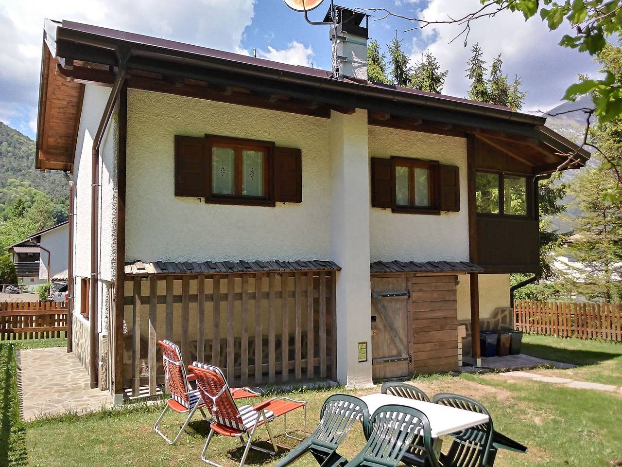 Freistehendes Haus mit privatem Garten in Pur, Ledro