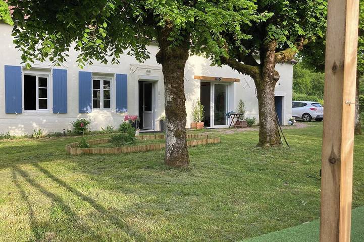 Gîte pour 8 personnes, avec jardin dans Tamnay-en-Bazois