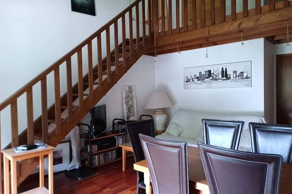 Apartamento entero, Small Duplex terrace on top floor with magnificent view of the Vercors mountains in Claix, Vercors