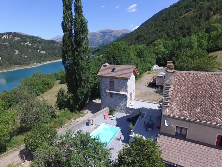 Gîte pour 4 personnes, avec terrasse et piscine dans Monestier-d'Ambel