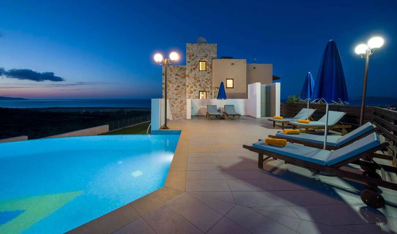 Villa for 8 personer, med hage i Platanias Kommune