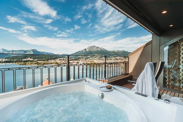Hotel für 2 Personen, mit Balkon und Terrasse sowie Whirlpool und Seeblick in Luzern