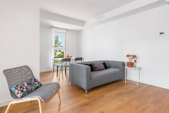 Apartamento entero, Apartamento 'Lopimar Playa' con terraza privada, Wi-Fi y aire acondicionado in Canet de Berenguer, Costa de Valencia