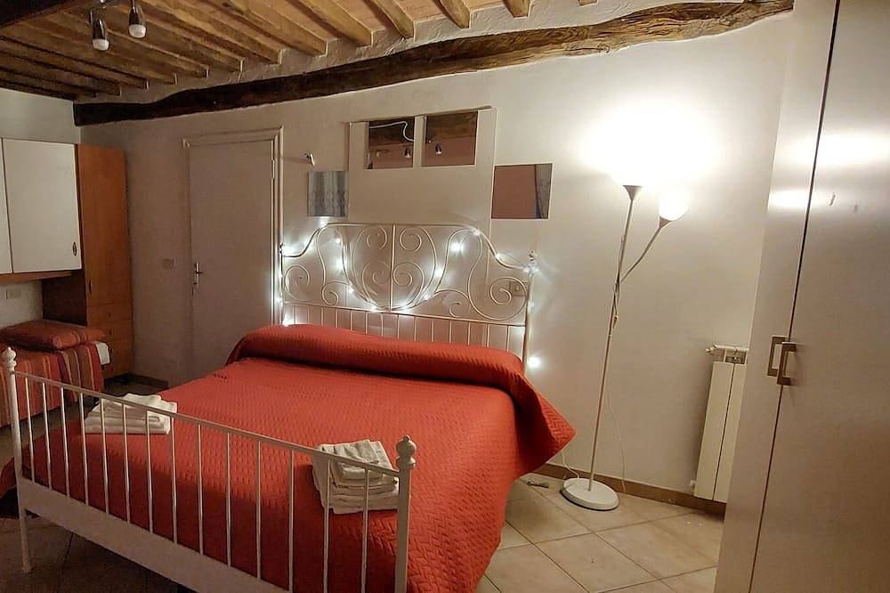 Mountain retreat in Basati, Seravezza—rustic charm, stunning views, near the sea in Seravezza, Italienische Riviera