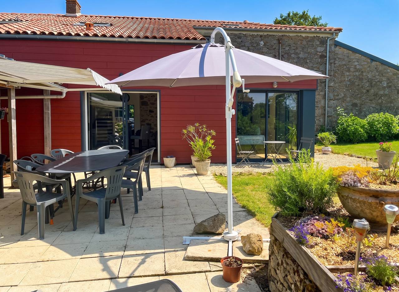 Spacieuse Maison à Pouzauges - Accueille 14 Personnes in Pouzauges, Fontenay-le-Comte
