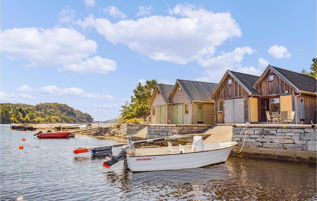 One-Bedroom Holiday Home in Fitjar