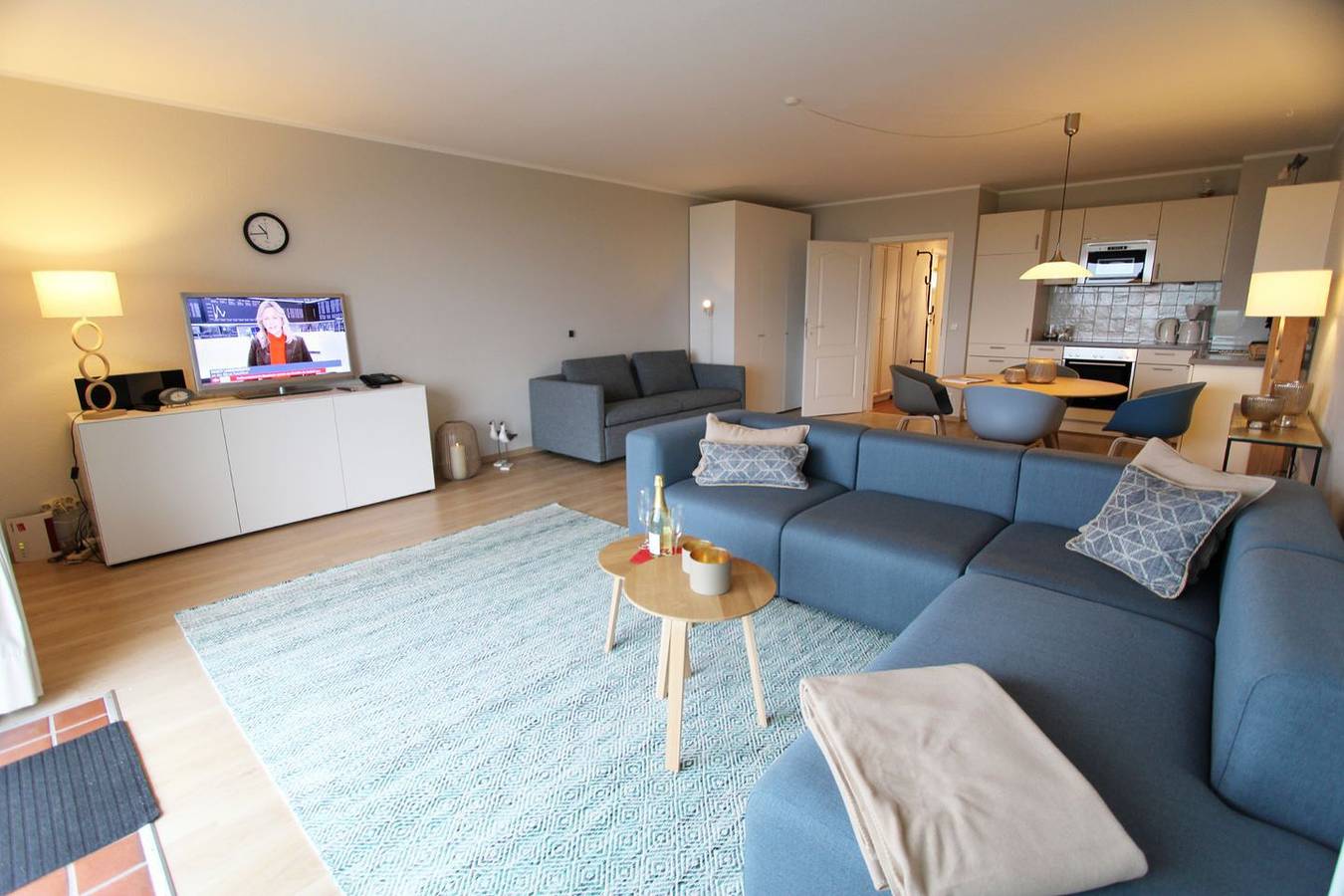 Ganze Wohnung, Hell gestaltete Ferienwohnung in exponierter Lage am Wenningstedter Strand in Wenningstedt, Sylt