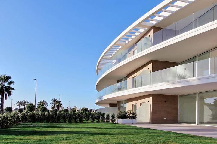 Apartamento para 4 personas, con piscina y terraza además de jardín y jacuzzi en Costa Ballena