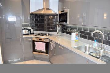 Vacation Rental for 6 Guests in Downtown, London, Picture 3