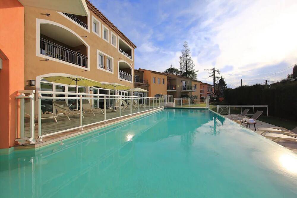 Relaxing Space Ideal For Family Stay w/ Kitchen & Living Area | Access to Pool in Mougins, Region de Cannes