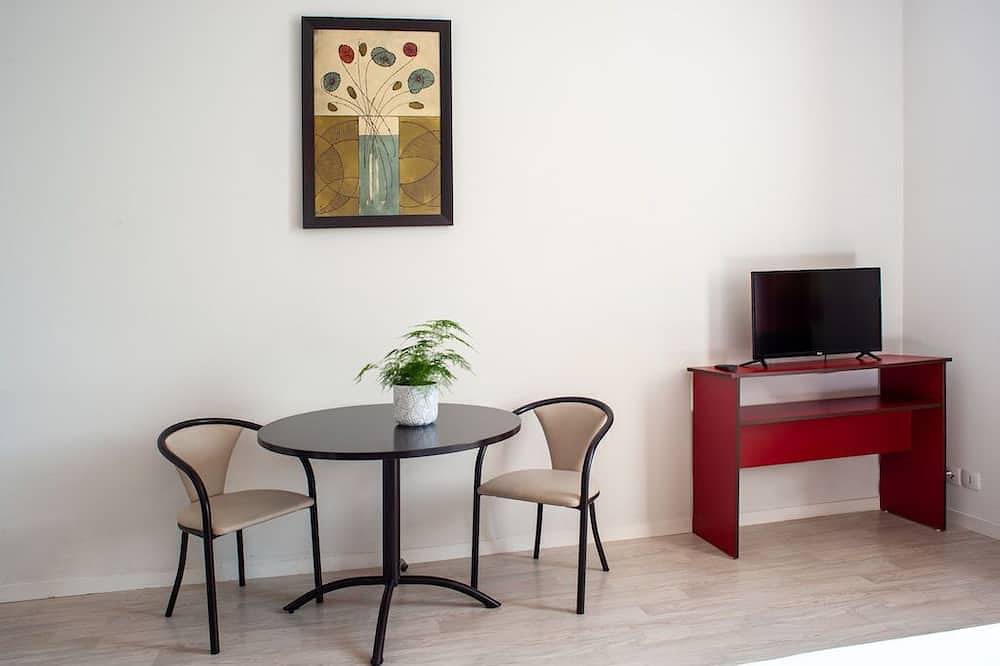 Entire apartment, Proche du Centre | Piscine Extérieure Chauffée in Dinan, Dinan region