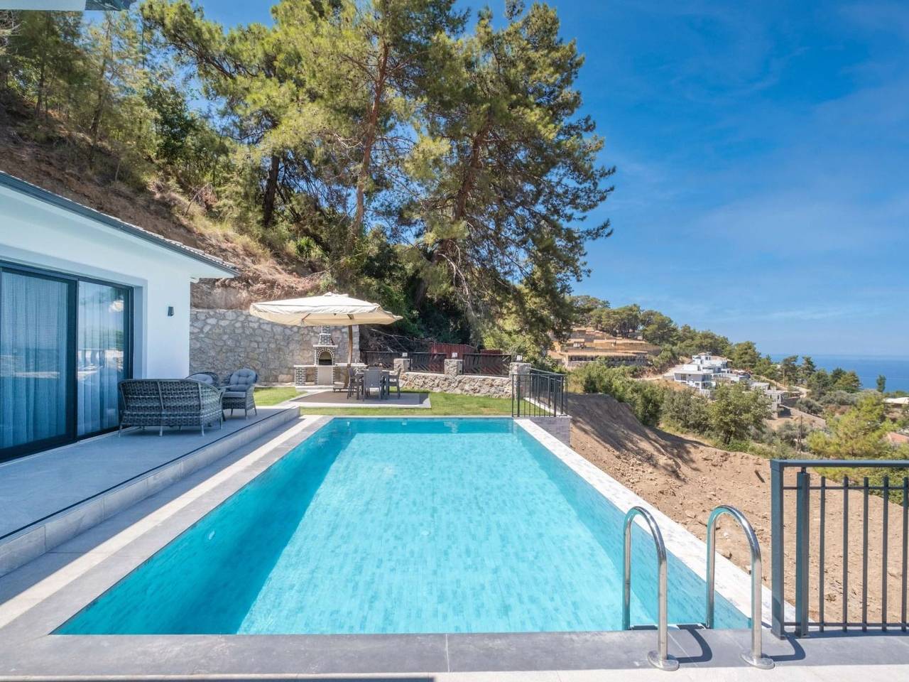 Villa mit Infinitypool in Fethiye Faralya in Fethiye, Egeo Turco