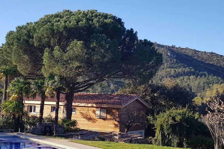 Gîte pour 6 personnes, avec Jacuzzi et Terrasse ainsi que Jardin et Piscine