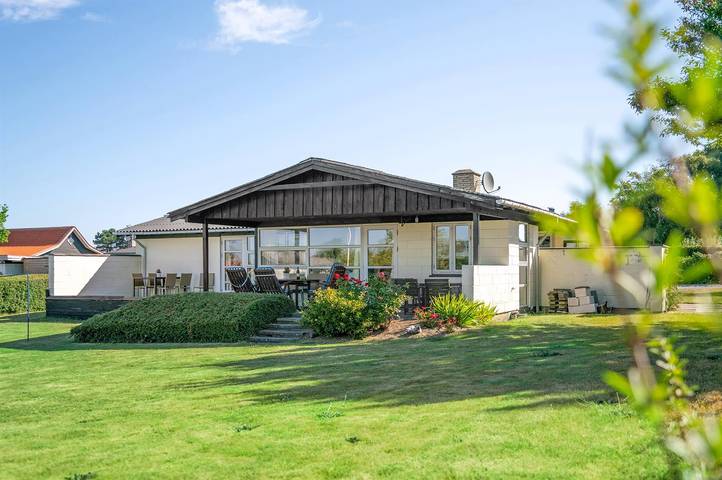 Amazing home in Brenderup Fyn w/ 4 Bedrooms in Kleiner Belt