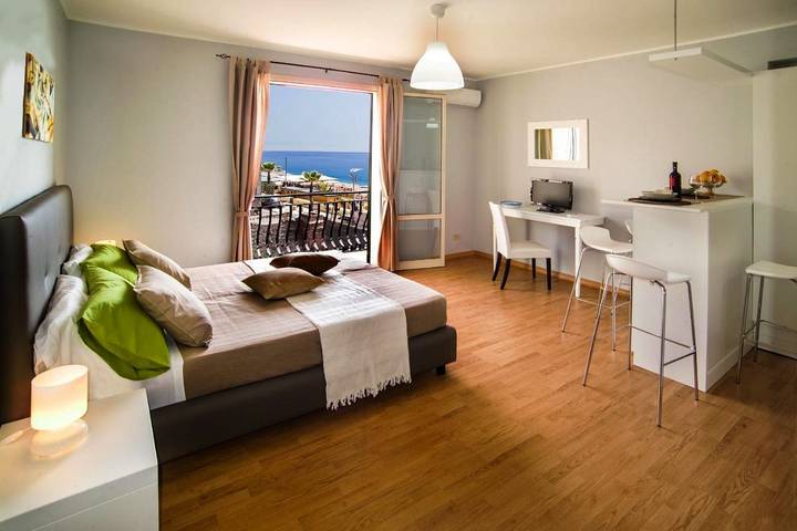 Gîte pour 4 personnes, avec terrasse et vue à Letojanni - 2