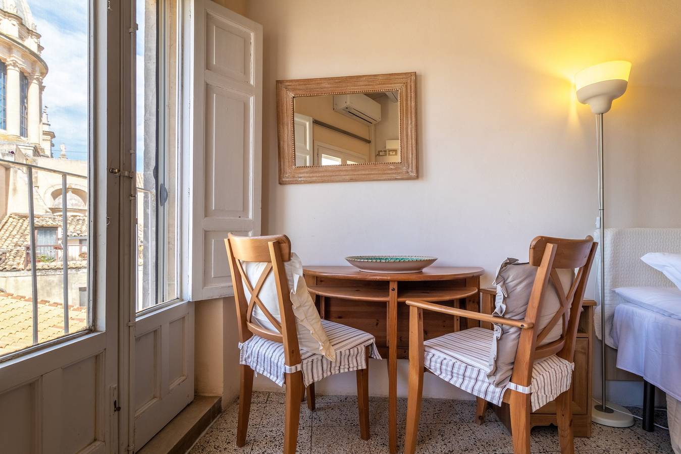 Appartement entier, Appartement 'Caelum Hyblae' avec terrasse privée, Wi-Fi et climatisation in Ragusa, Province de Ragusa