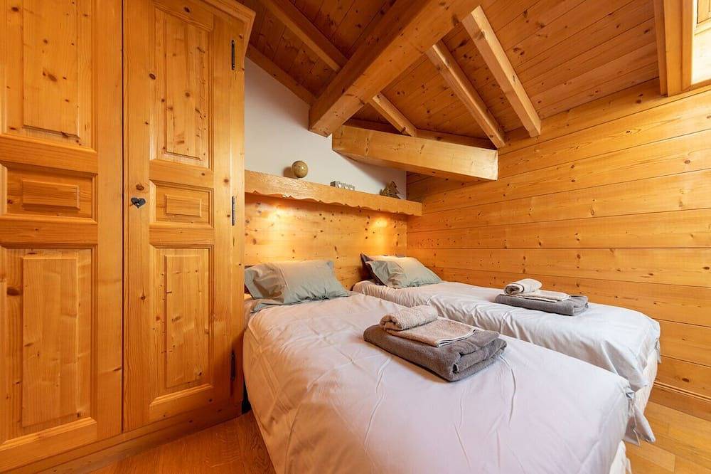 Chalet Mitoyen Indoor swimming pool winter season only (December to April) in Morzine, Les Portes du Soleil
