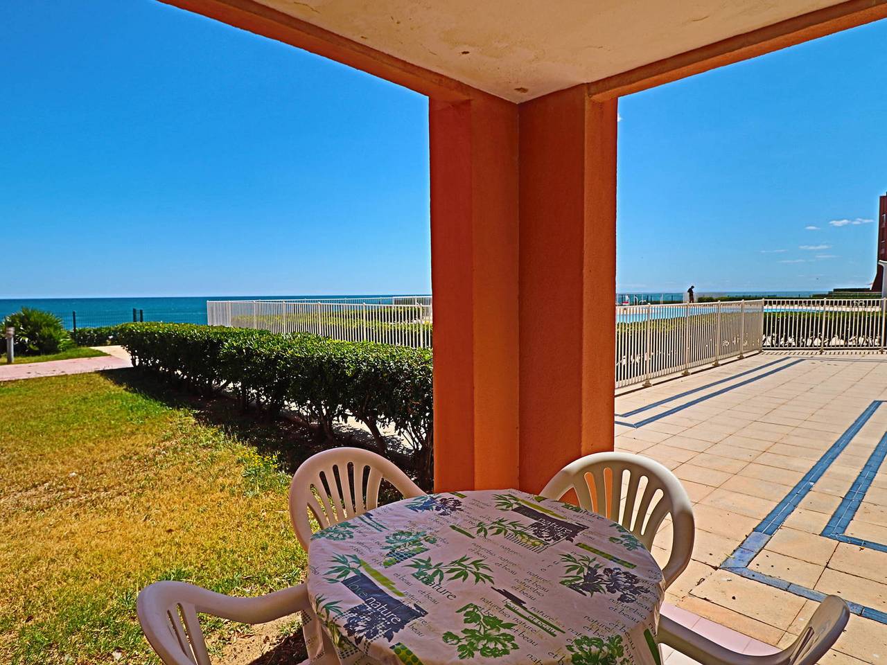 Entire studio, Ground floor with pool and sea access, private parking in Sete, Mediterranean Coast (France)