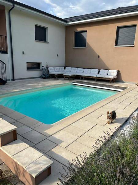 Villa pour 6 personnes, avec piscine ainsi que jardin et terrasse, animaux acceptés