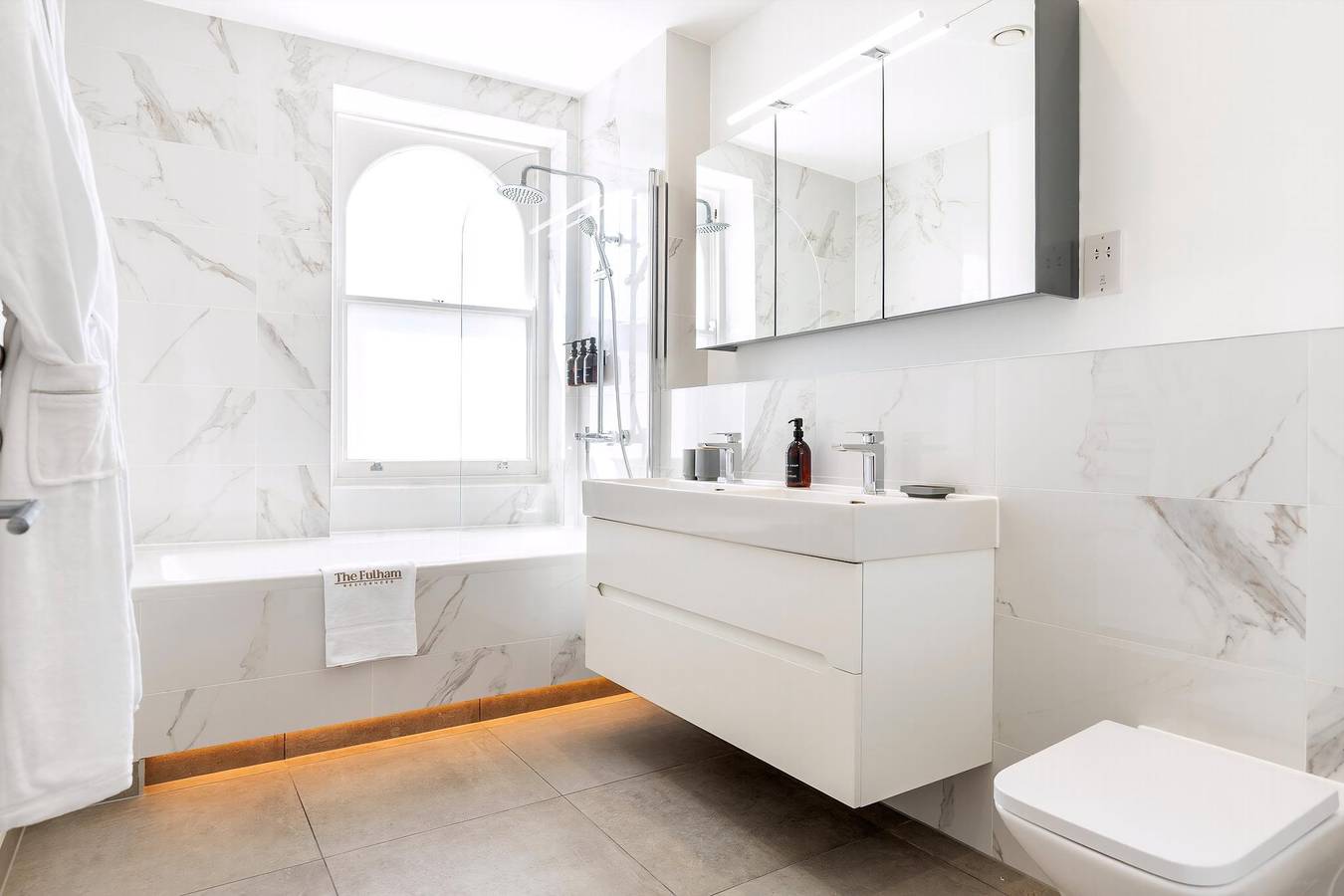 Appartamento intero, Light & Luxury Chelsea Apartment: Private Balcony! in Kensington e Chelsea, Londra