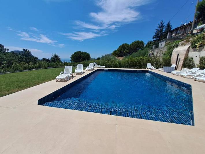 Location de vacances pour 3 personnes, avec jardin et piscine à Garde - 2