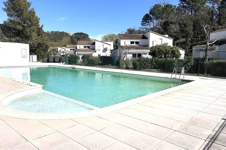 Chalet für 4 Personen, mit Garten und Pool, mit Haustier