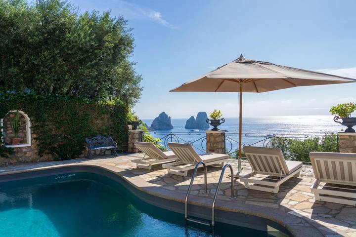 Villa per 4 persone, con panorama e piscina nonché balcone a Capri