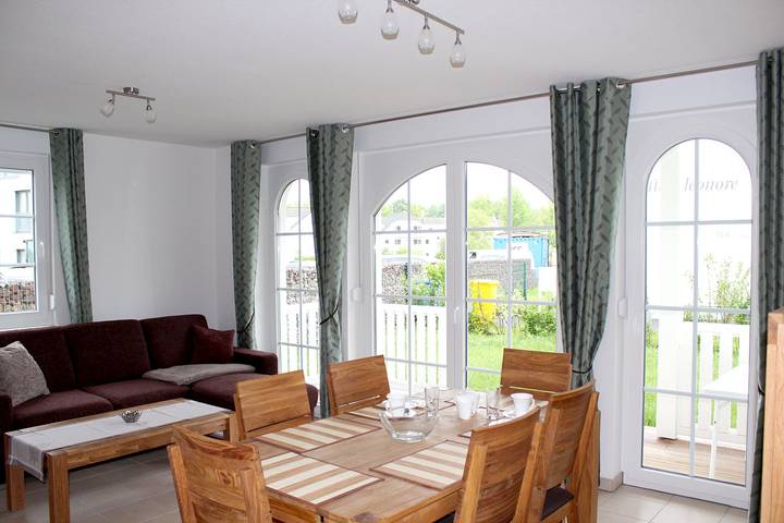 Ferienwohnung für 6 Personen, mit Balkon/Terrasse und Terrasse in Rostock und Umgebung