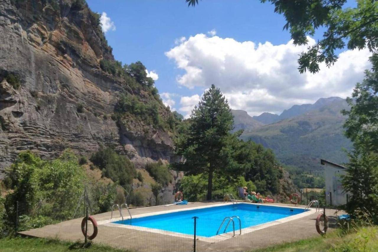 Apartamento entero, La Terraza de Escarrilla, con piscina in Escarrilla, Sallent de Gállego