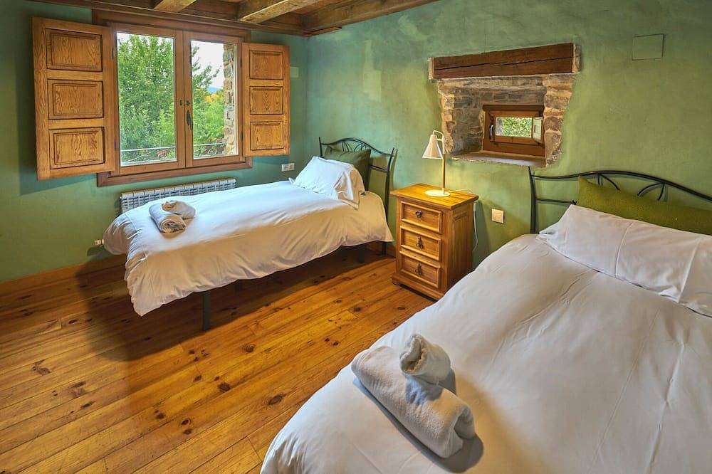 Middle Apartment, Casapirineos in Jaca, Spanish Pyrenees