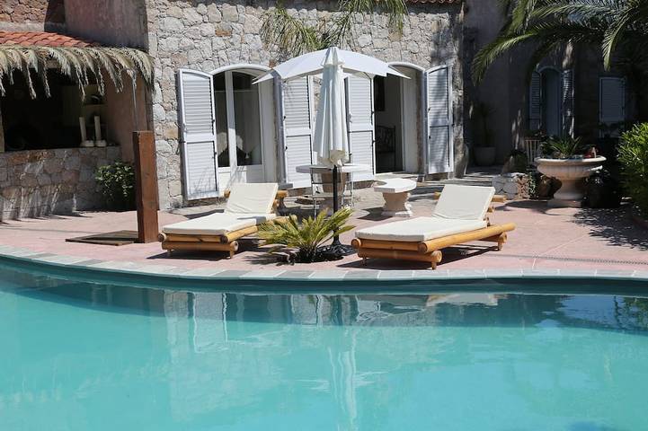 Location de vacances pour 6 personnes, avec Jacuzzi ainsi que Terrasse et Jardin à Montegrosso