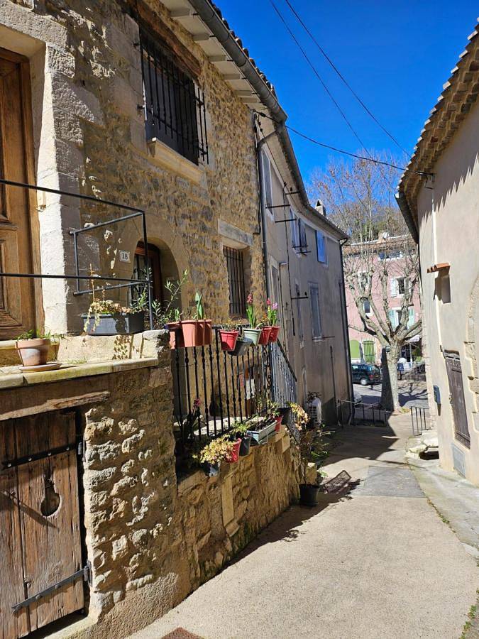 One-Bedroom House in Céreste, Regionaler Naturpark Luberon
