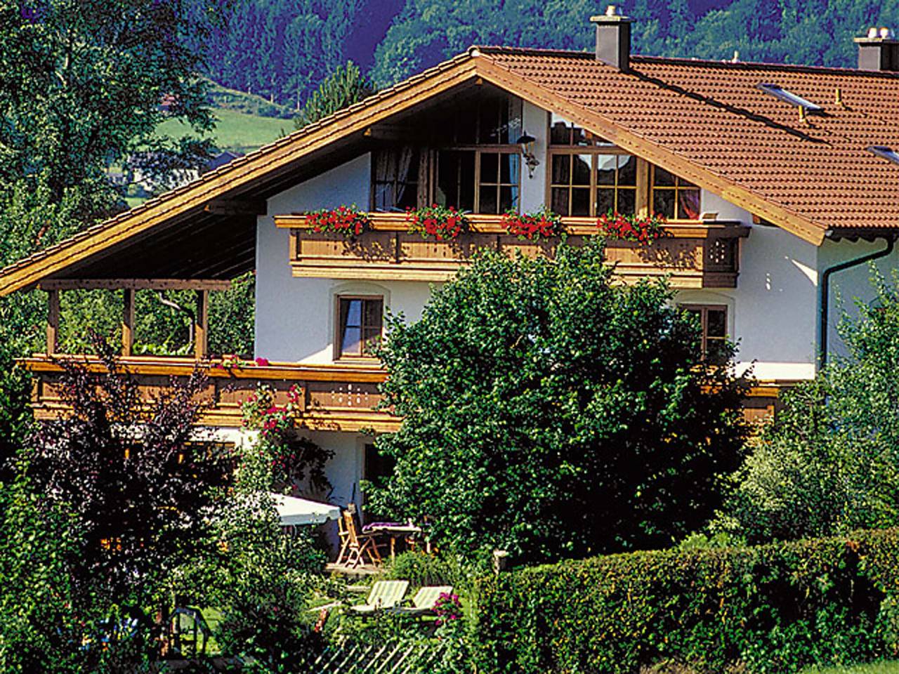 Wellnessgarten Hotel - Waldzimmer mit Balkon 30 qm in Waging am See, Rupertiwinkel