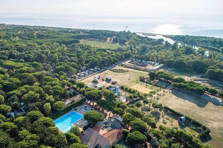 Camping pour 4 personnes, avec Piscine