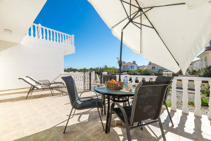 Ferienwohnung für 4 Personen, mit Balkon und Garten sowie Pool in Ayia Napa
