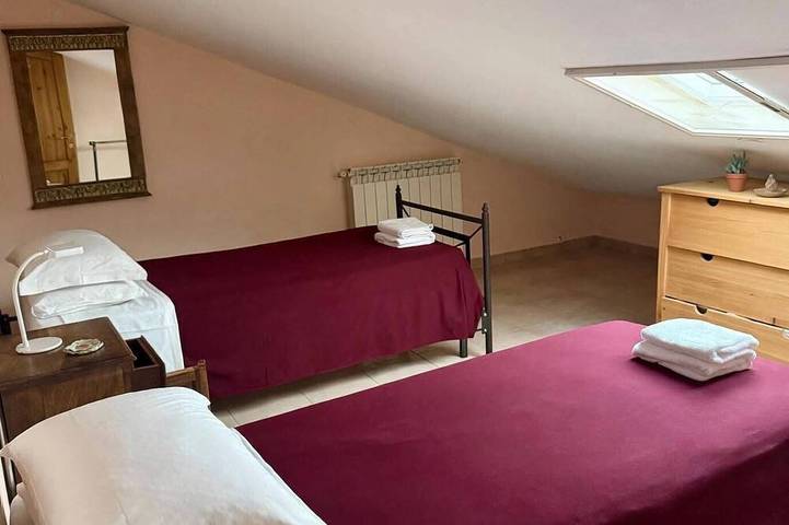 A 19th-century farmhouse with spacious grounds surrounded by greenery and a swimming pool in Agnone Isernia, Alto Molise