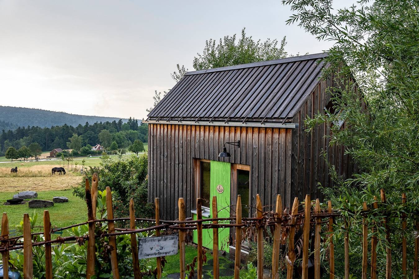 Tiny House 'Tanne' mit gemeinsamer Terrasse, gemeinsamem Garten und Wi-Fi in Schömberg, Nordschwarzwald
