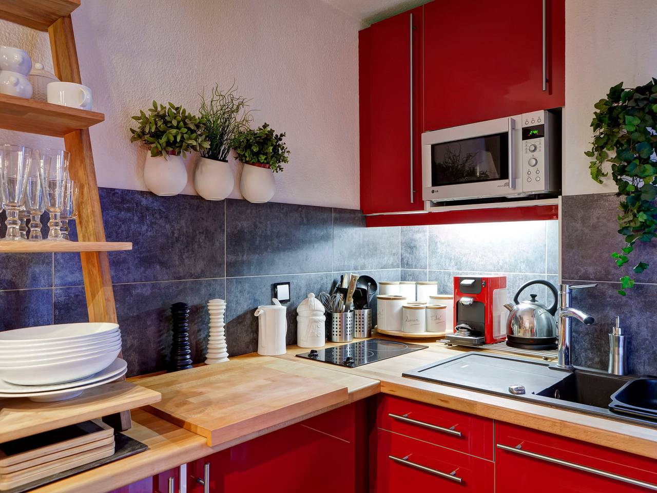 Entire studio, Renovated Studio, Sleeps 4, Central Brides-les-Bains, Near Olympe Gondola in Brides-les-Bains, Les Trois Vallées