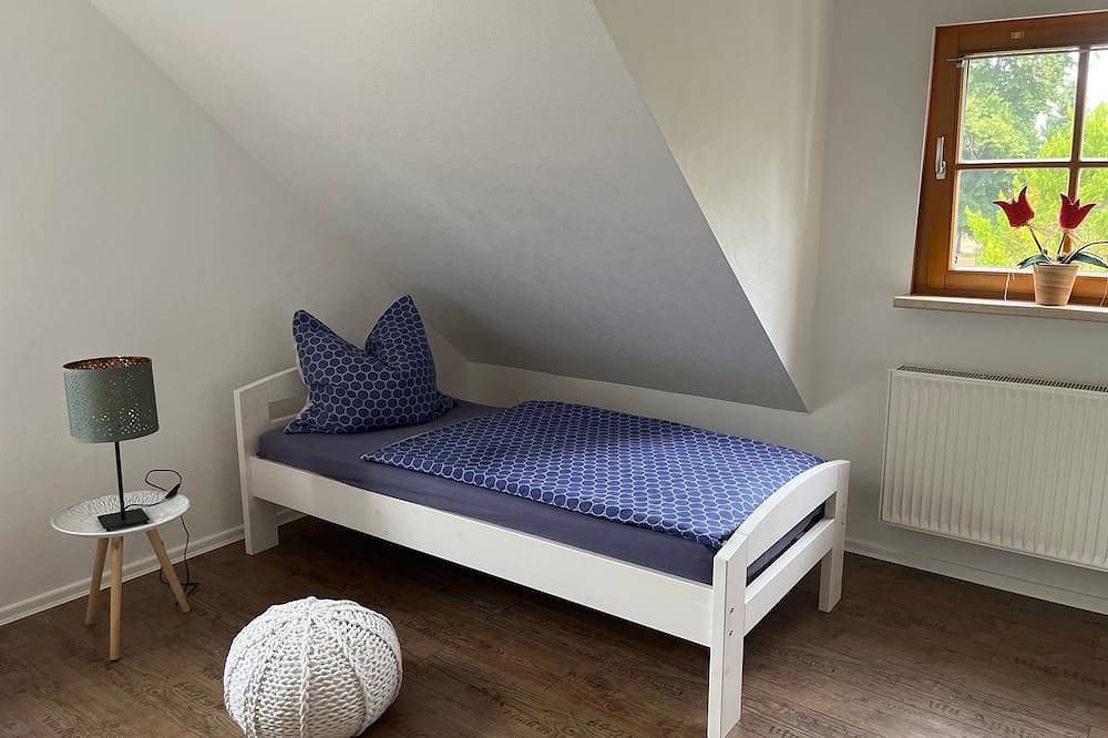 Ganze Wohnung, Ferienwohnung im Obergeschoss - Ferienwohnung Unter den Linden in Großräschen, Lausitzer Seenland