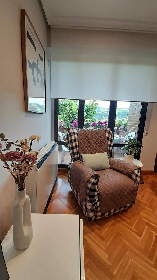 Apartamento entero, Zuberoa- vistas, terraza y parking in Zarauz, Costa Vasca