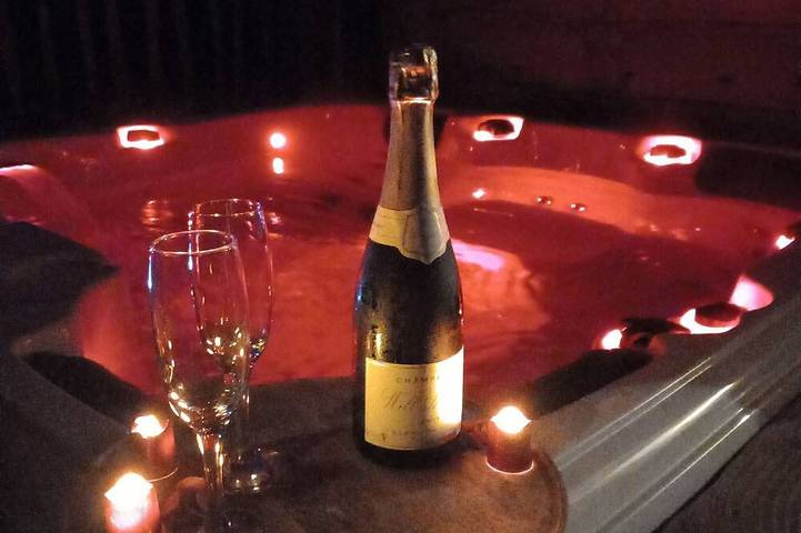 Gîte pour 4 personnes, avec balcon ainsi que jardin et jacuzzi à Segonzac (Corrèze)