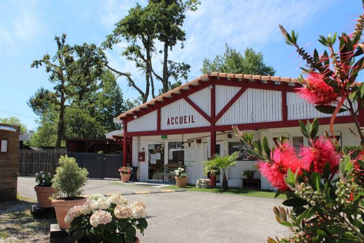 Bungalow für 4 Personen, mit Kinderpool und Balkon in Gironde - 2