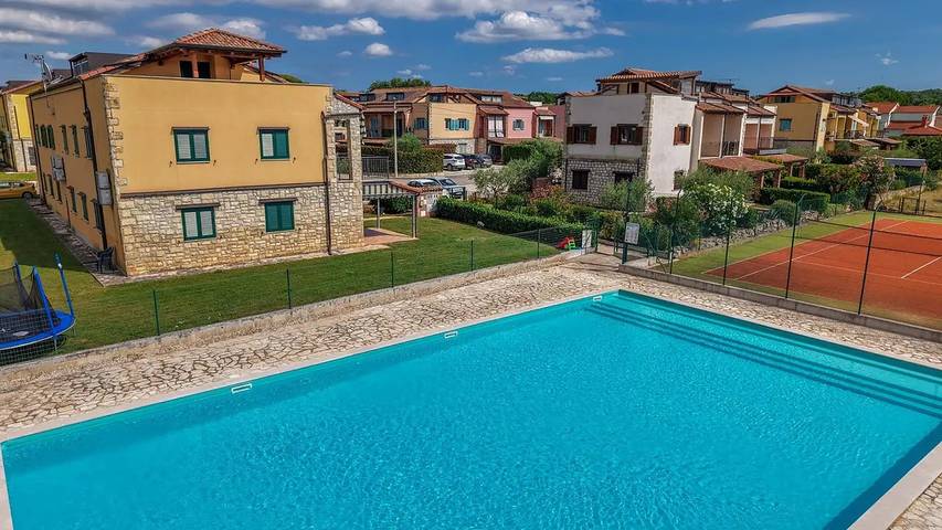 Ferienwohnung für 5 Personen, mit Garten und Pool