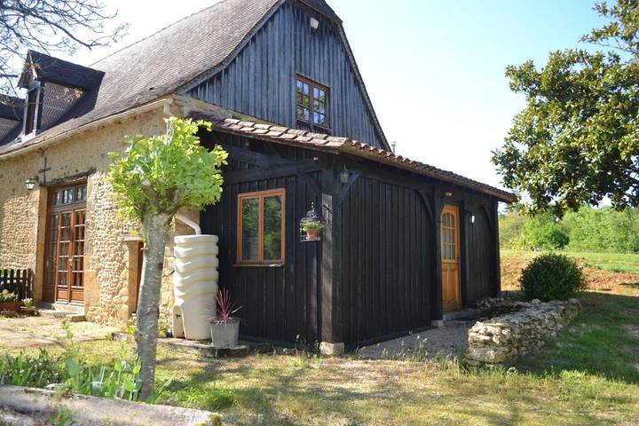 Location de vacances pour 4 personnes, avec jardin ainsi que terrasse et piscine à Sainte-Alvère - 3