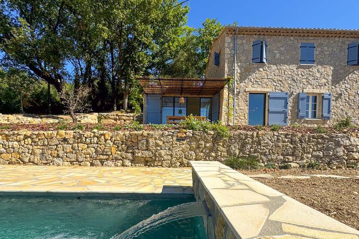 Maison de vacances pour 4 personnes, avec Terrasse ainsi que Jardin et Piscine à Montauroux