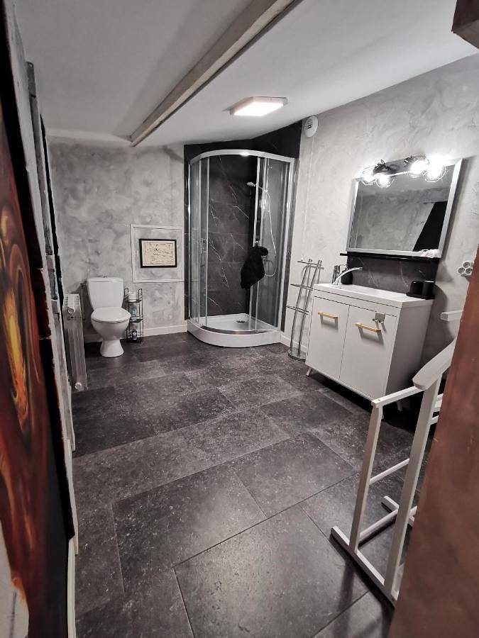Double Room with Private Bathroom in Vertaizon, Région de Clermont-Ferrand